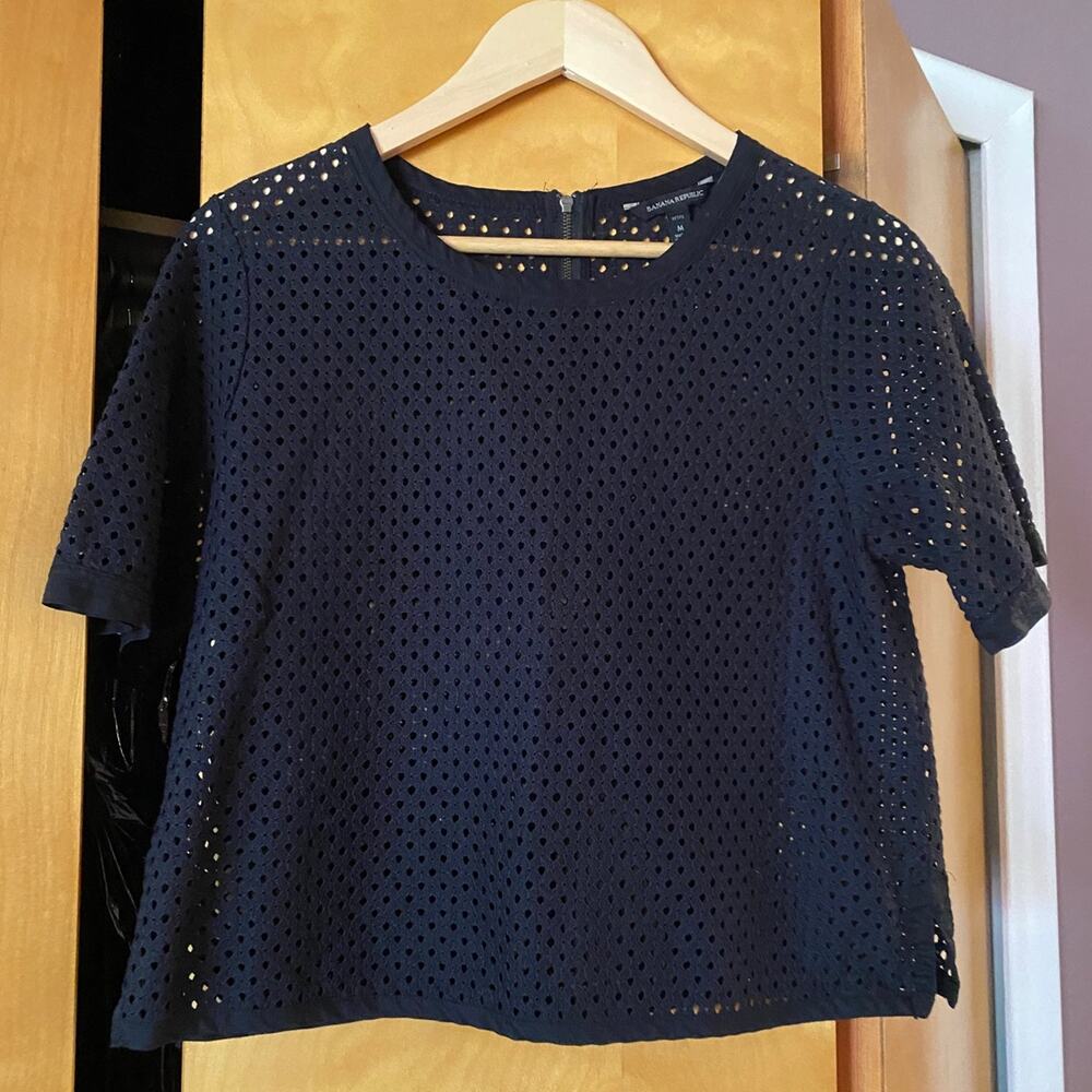 Banana Republic M Black Crop Tee
